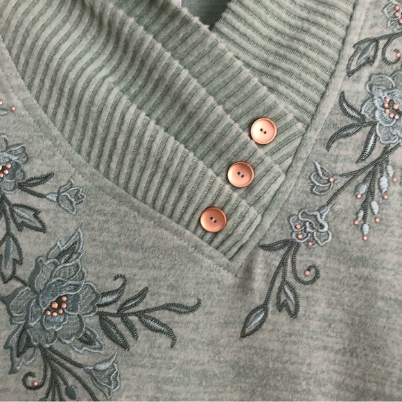 ALFRED DUNNER SIZE XL, 1X SWEATSHIRT PULLOVER ENVELOPE NECK GREEN EMBROIDERED - Picture 8 of 9